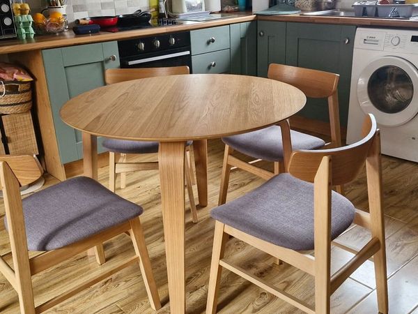Dining table and chairs - Main image