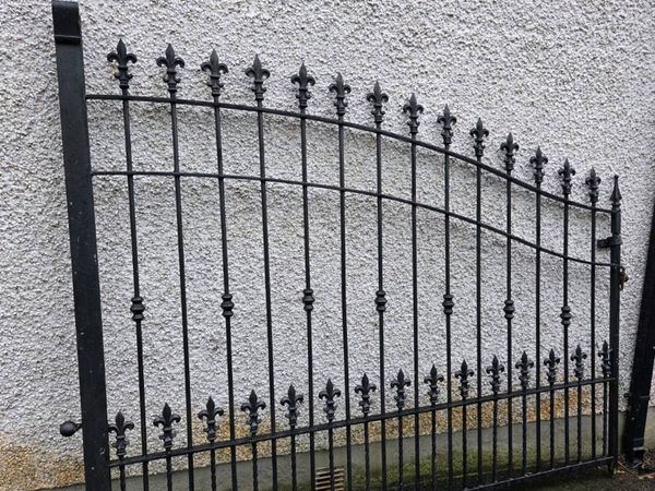 Solid steel bi-parting Gates - Main image