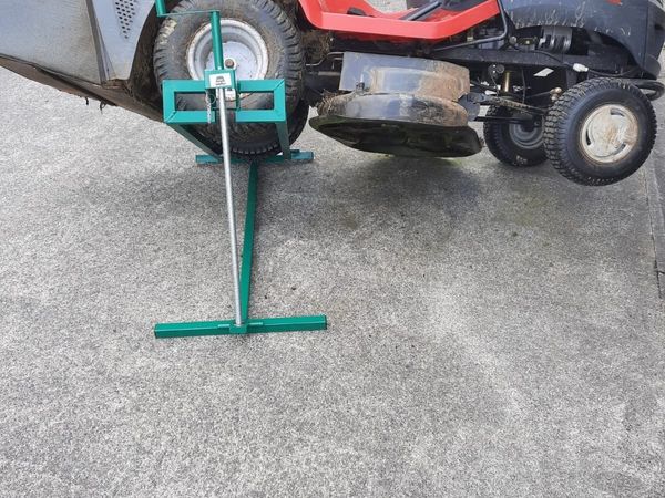 LAWNMOWER LIFTER JACK .. FREE DELIVERY - Main image