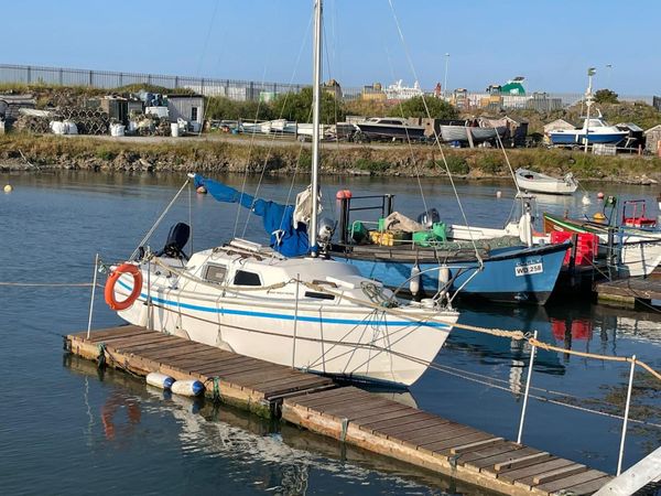 West Wight Potter 19 sailing boat - Main image