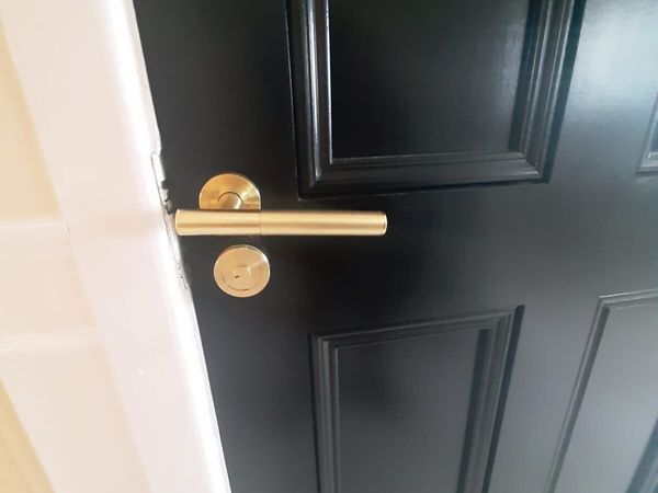 Gold door handles - Main image