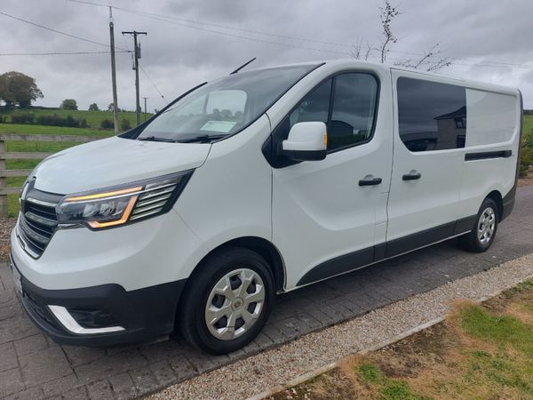 TRAFIC 2023' 6 SEATER CREWCAB - Main image