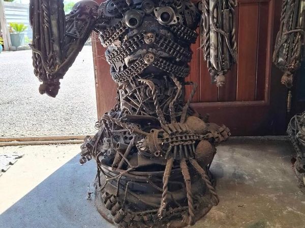 Metal Art bar table - Main image