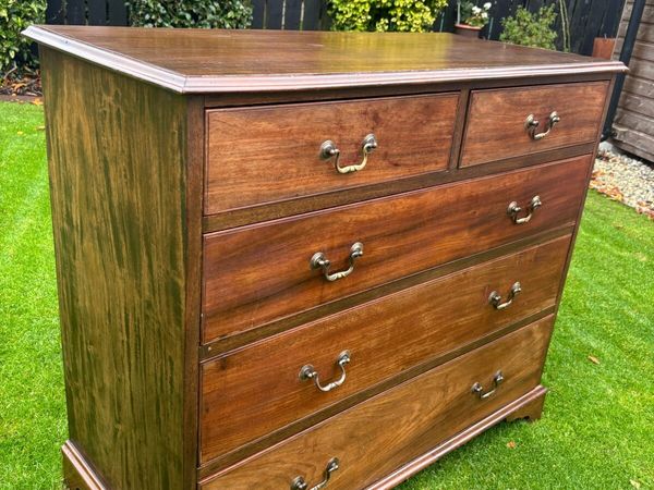 Victorian mahogany chest of drawers - Main image