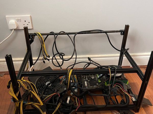 Bitcoin mining rig - Main image