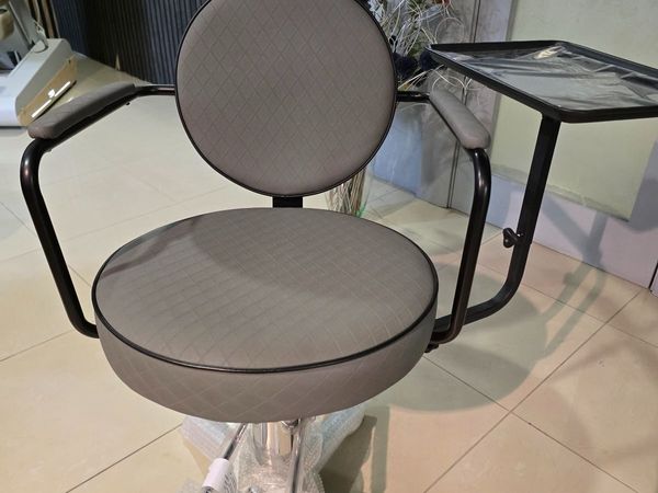 REM Calypso hydraulic salon chair NEW - Main image