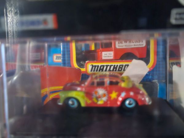 Corgi Oxford Chipperfields Circus Morris Minor - Main image