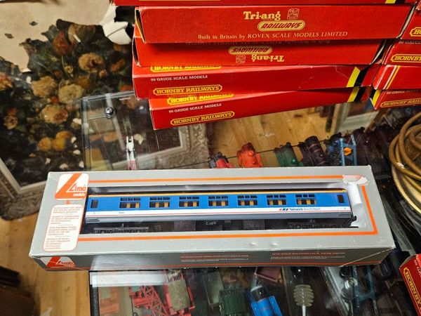 Hornby Lima OO Gauge Carraige - Main image