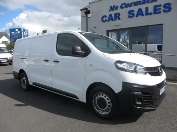 Opel Vivaro L2H1 2900 1.5 5DR // LWB // TWIN SLIDI - Main image