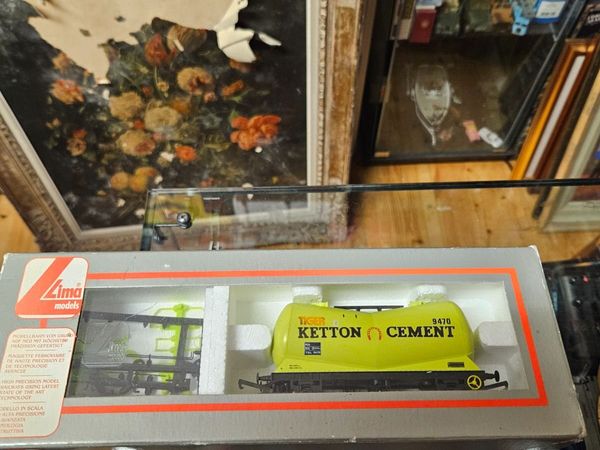 Hornby Lima OO Gauge Wagon - Main image