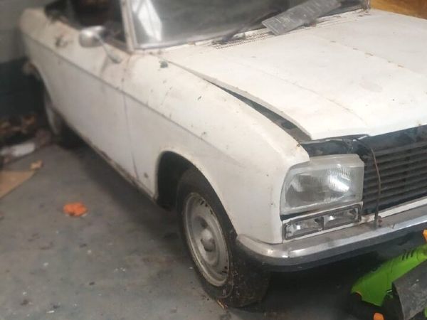 Peugeot 305 convertible - Main image