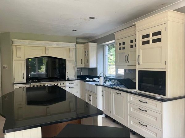 kitchen and island unit - Main image