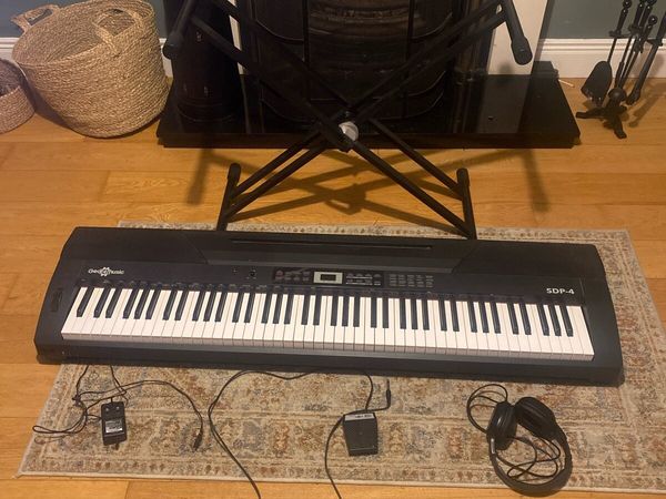 SDP-4 Gear4music keyboard - Main image