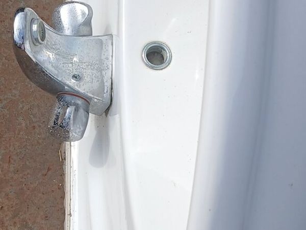 3 Bathroom sinks - Main image