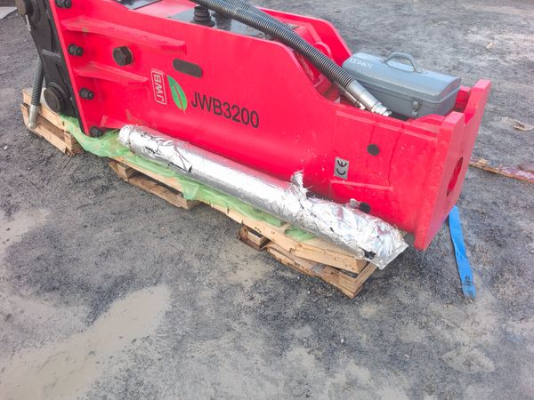 30 to 50 ton breaker - Main image