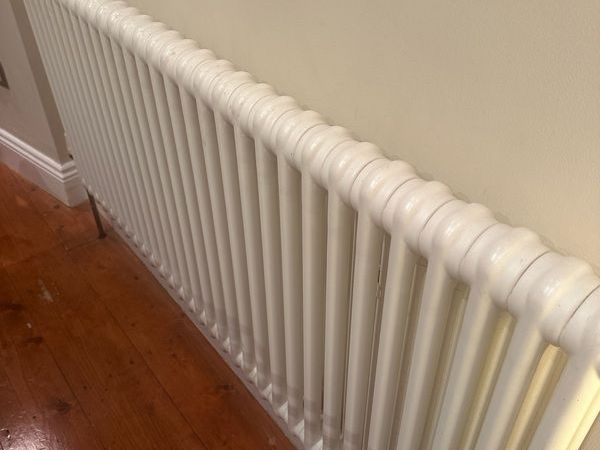 Traditional White Column Radiator Excellent Condition - Main image
