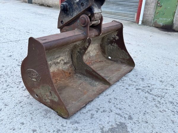 72” Geith Grading Bucket 65mm Pins - Main image