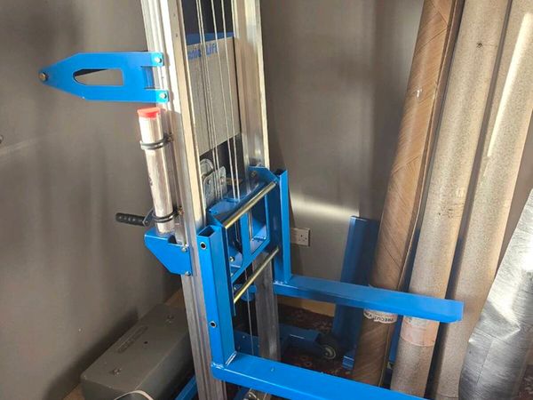 Genie GL-8 Material Lift - Main image