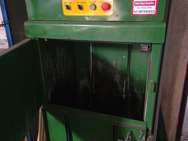 Shop bailer for cardboard - Main image