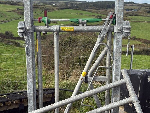 Head locker for sale in Clare for €1,234 on DoneDeal