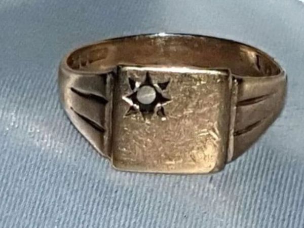 Vintage Solid Gold Signet Ring Starburst Design - Main image