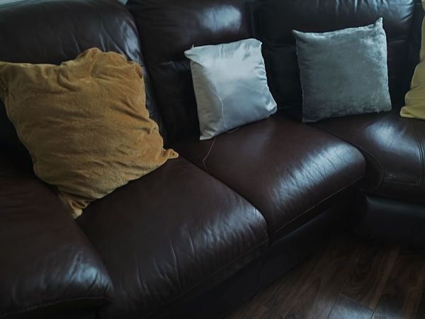 Settee - Main image