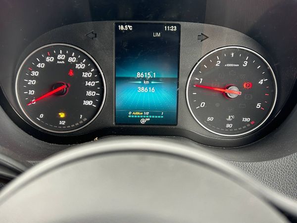 Sprinter. Only 38k km. No VAT - Main image