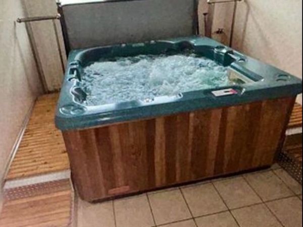 Hot Tub - Main image