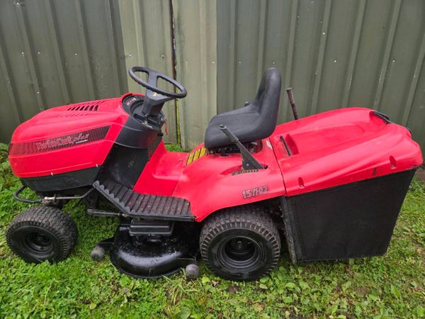 Castlegarden twin cut ride on lawnmower - Main image