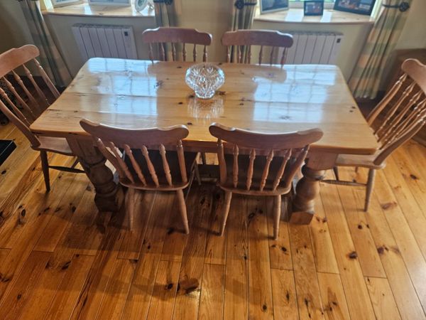 Kitchen table and chairs. - Main image