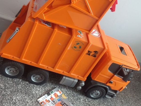 Bruder garbage truck great condition barely used - Main image