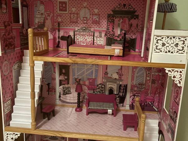 Dolls house with furniture - Main image