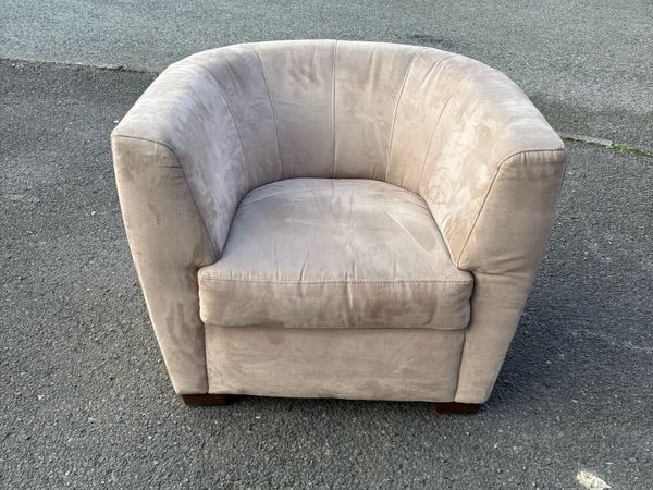 Incanto Divani  Velvet Tub Chair- Very Comfy - Main image