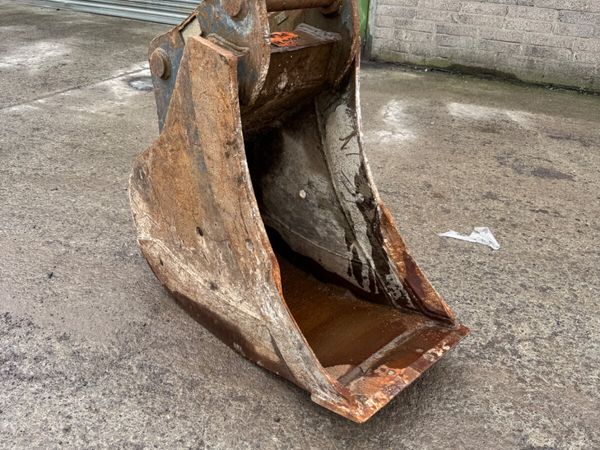 24” Hill Bucket on 80mm pins - Main image