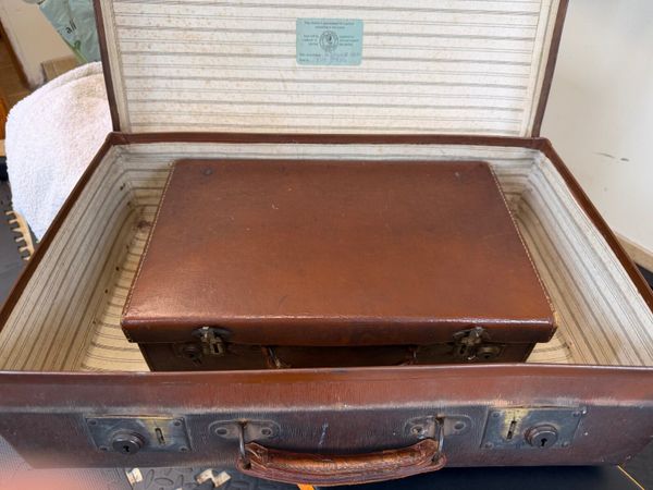 Antique 1920s Vulcanized Fibre Nesting Suitcases - Main image
