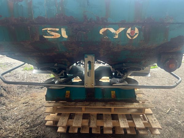 Fertilizer spreader - Main image