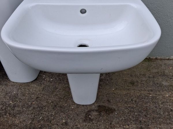 2x Bathroom Sinks - Main image