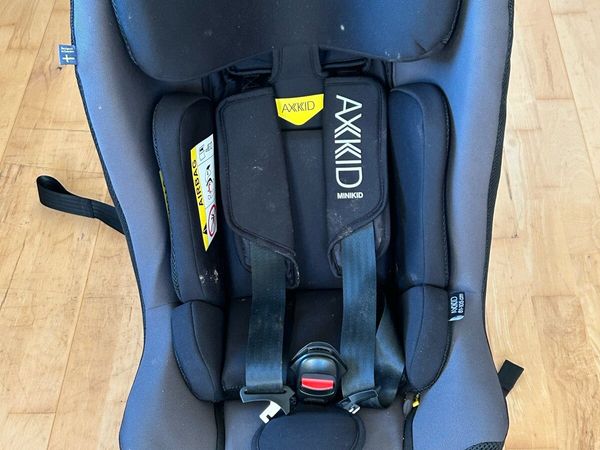 Baby Axkid rear facing car seat - Main image