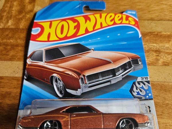 Corgi Hotwheels Buick Riviera - Main image