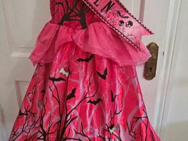 Selection of hallowee  costumes - Main image