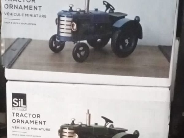 VINTAGE  TIN BIG BOYS tractors models .. - Main image