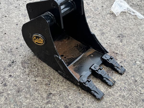 11” Geith Bucket on 30mm pins - Main image
