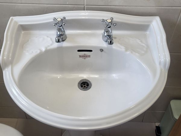Bloomsbury Sink and Pedestal - Main image