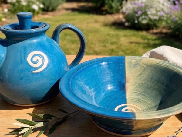 Jack O'Pasty tea pot and large centre bowl - Main image
