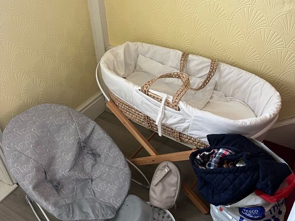 Moses basket, bouncer& microwable steriliser. - Main image