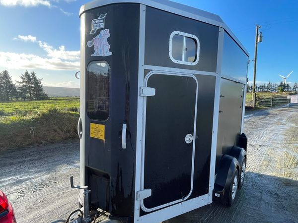 Ifor Williams horse box HB506 HB 506 - Main image