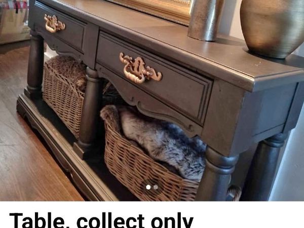 Console table  needs repainting - Main image