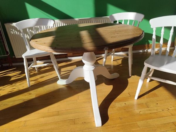 Round kitchen table and 3 matching  chairs - Main image