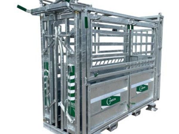 Condon squeeze cattle crush - Main image