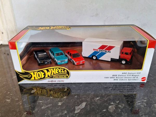 Hot Wheels Premium BRE Datsun Collector set - Main image